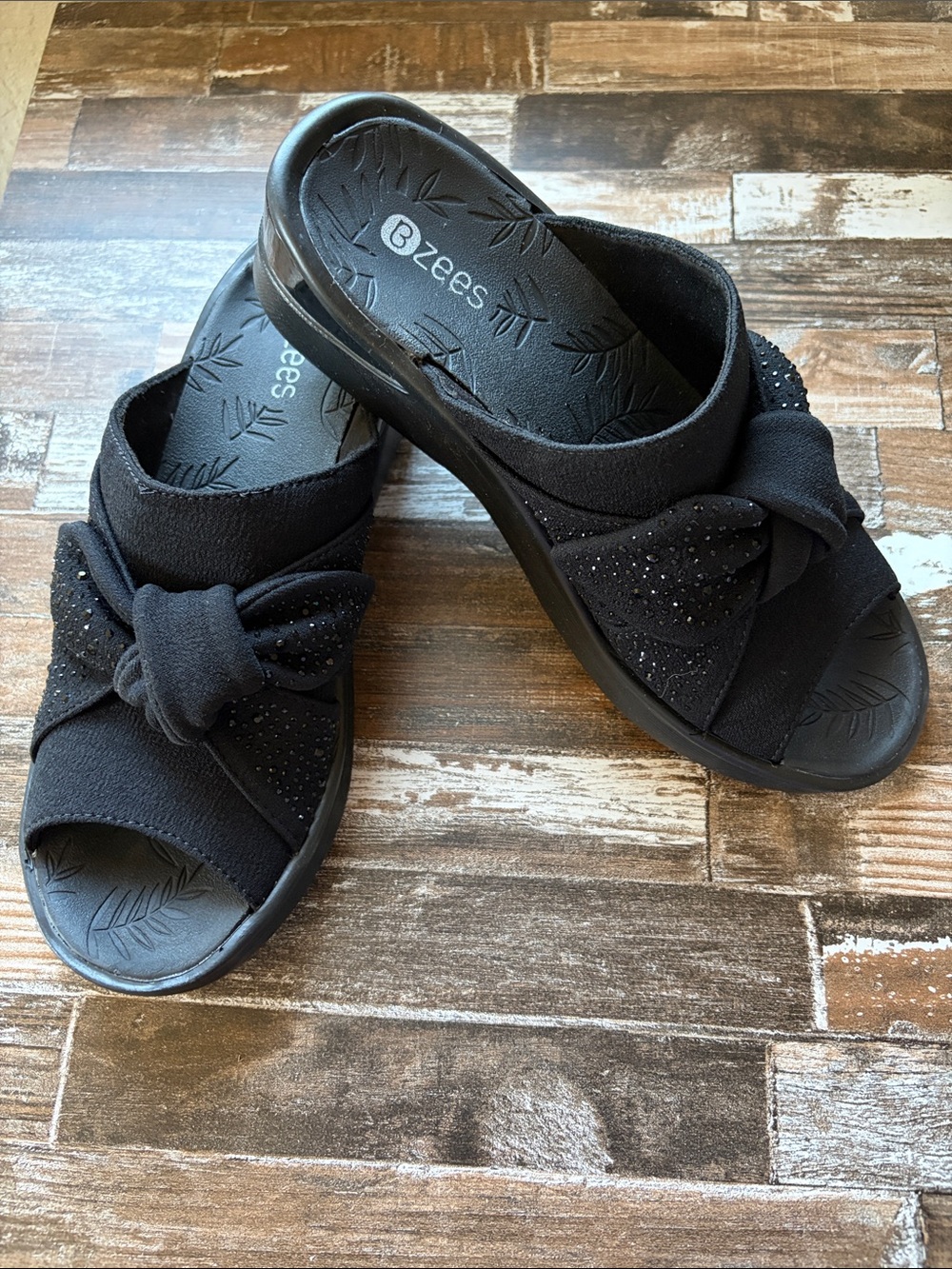 Bzees Women’s Knotted Bow Slide Sandals